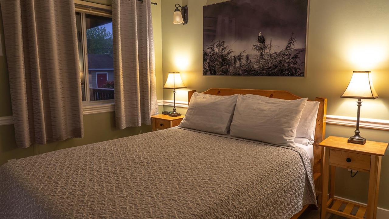 Wild Pacific Guest Suites ยูคลูเลต ภายนอก รูปภาพ