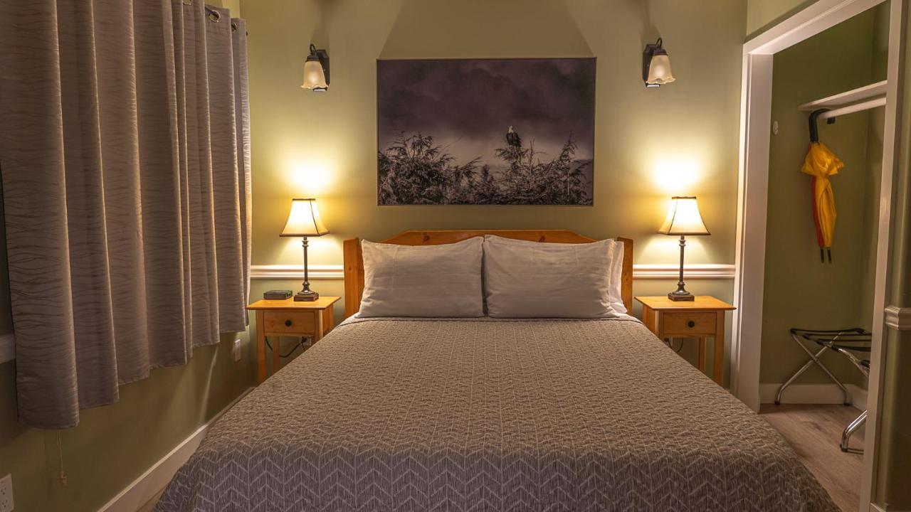 Wild Pacific Guest Suites ยูคลูเลต ภายนอก รูปภาพ