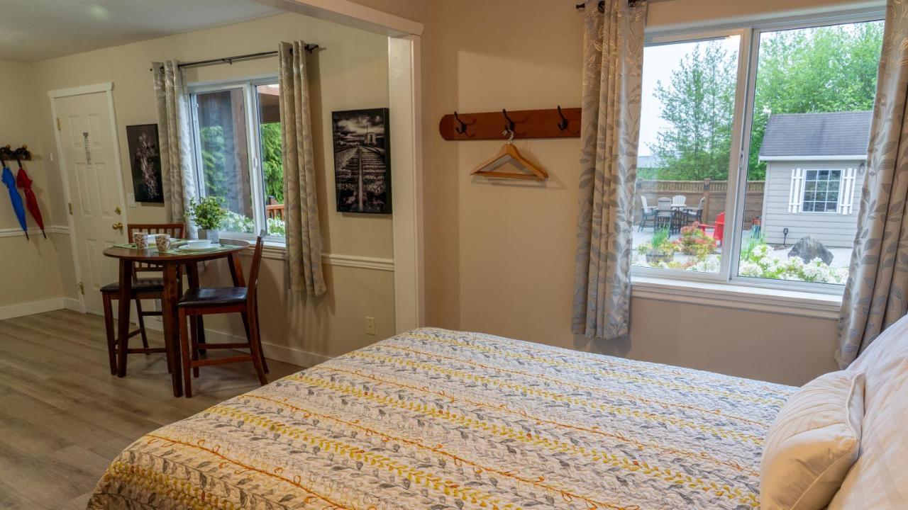 Wild Pacific Guest Suites ยูคลูเลต ภายนอก รูปภาพ